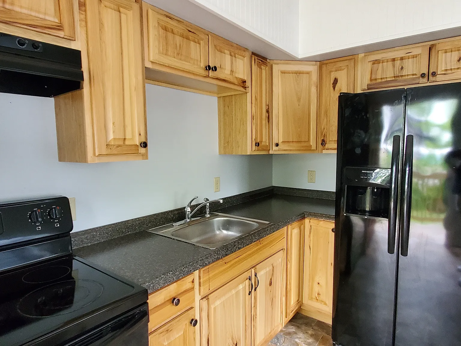 191 Center St - 2 — Photo 1