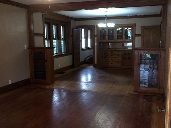 5th image of 207 W Garfield Ave