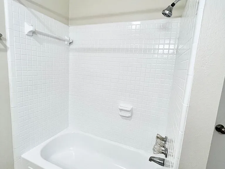 5THBS10 — Photo 12