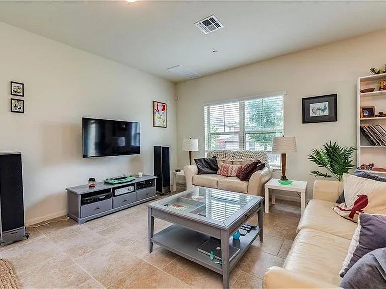 Bryant Dr — Photo 10