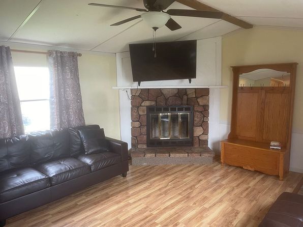 311 W Center St, Seymour, IL 61875