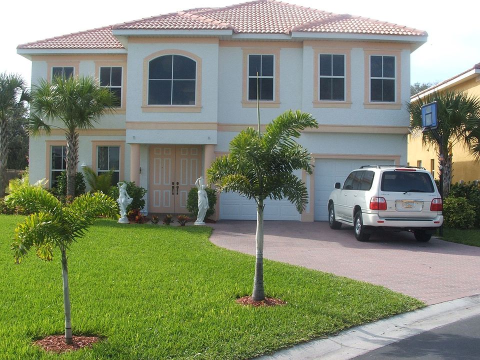 9040 Estero River