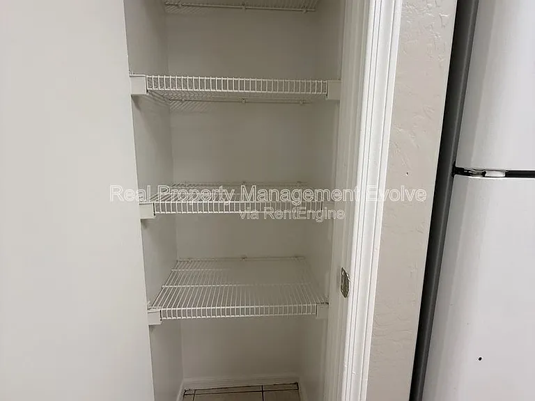 12438 W Hearn Rd — Photo 9