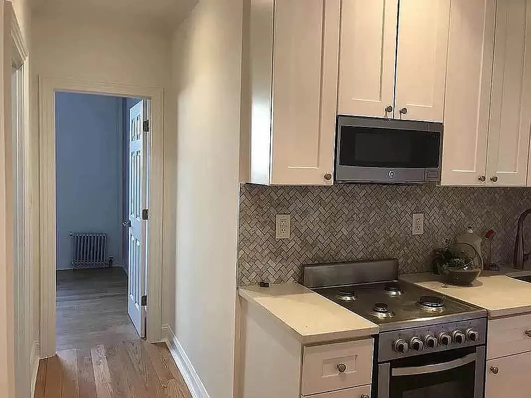 Building Photo - 373 S 4th St #1A