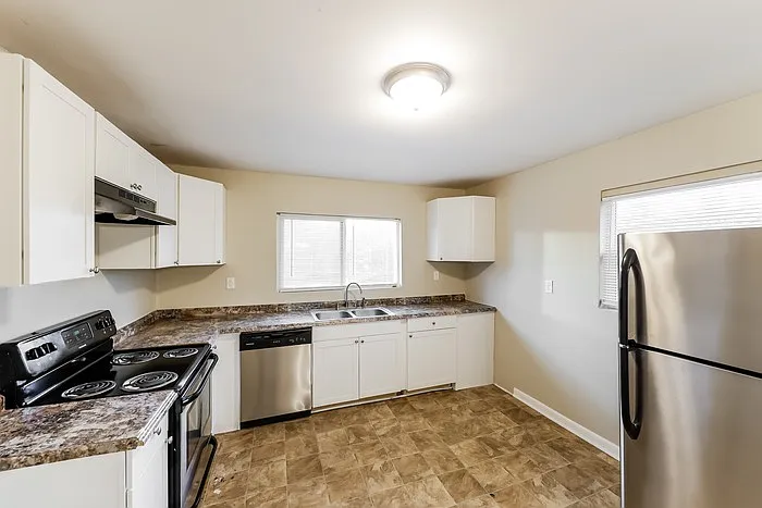 1533 Heron Dr — Photo 5