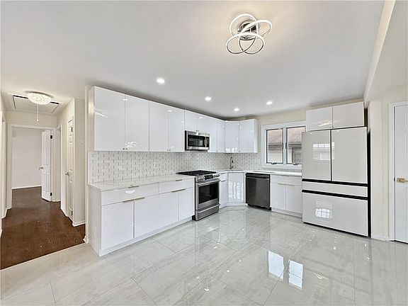 2nd image of 187 Greencroft Ave