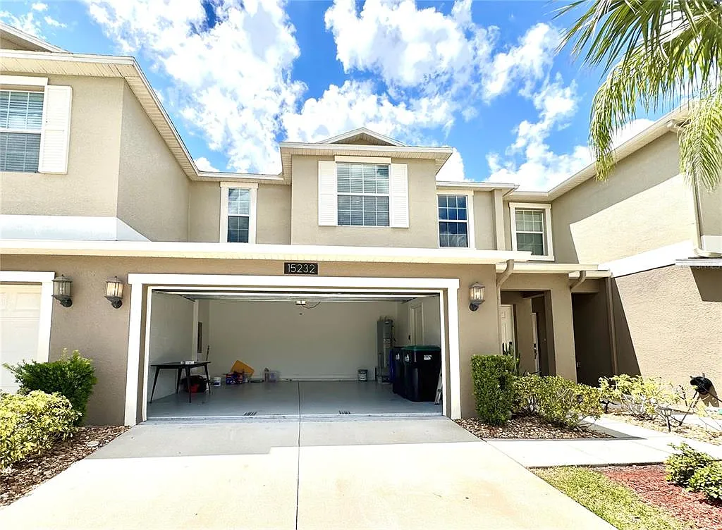 4 bed, 3.5 bath, 2031 sqft, $2,600 — Photo 3