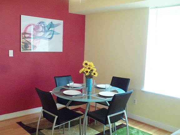 Dining Area w/ceiling fan