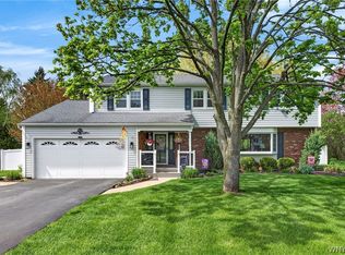 389 Hawthorne Pl, Youngstown, NY 14174