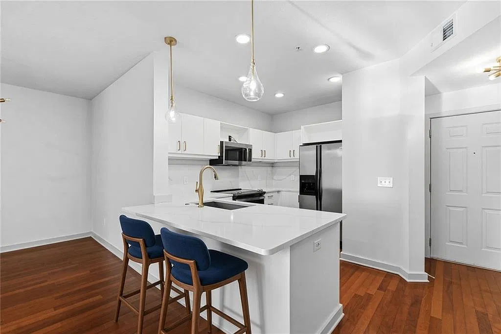 1 bed, 1.0 bath, 915 sqft, $1,750 — Photo 1