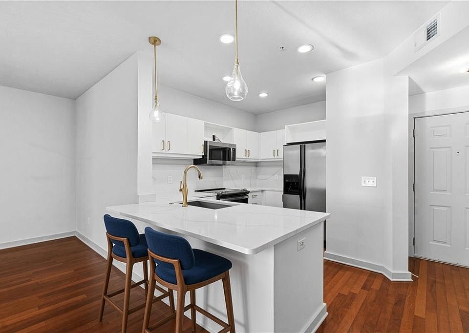 1st image of 390 17th St NW Unit 4052