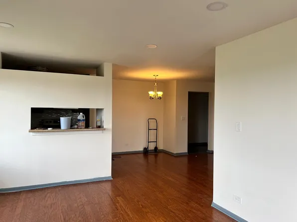 75 Kristin Cir #613, Schaumburg, IL 60195