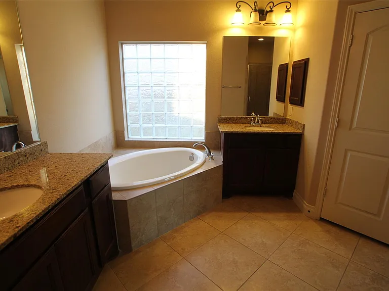 1995 Biscayne Lake Dr — Photo 16