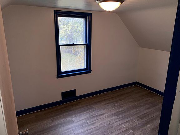 5th image of 602 4th St W