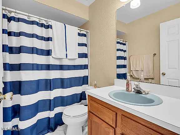 565 Woodbine Ln — Photo 17