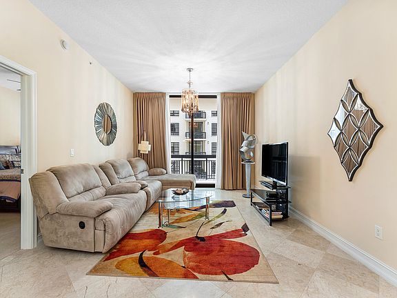 5th image of 701 S Olive Avenue #806
