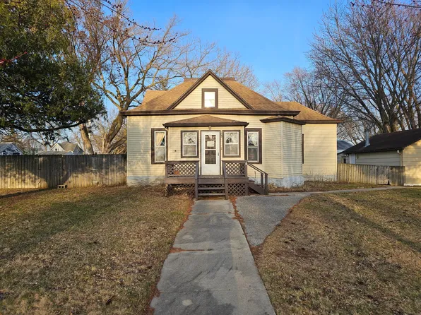 109 3rd St, Lyle, MN 55953