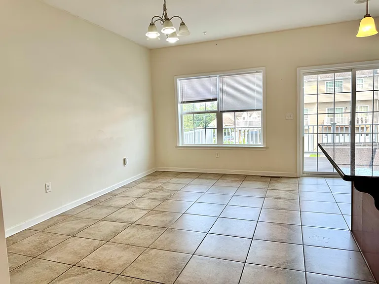 195 Moul Ave - Dining Area