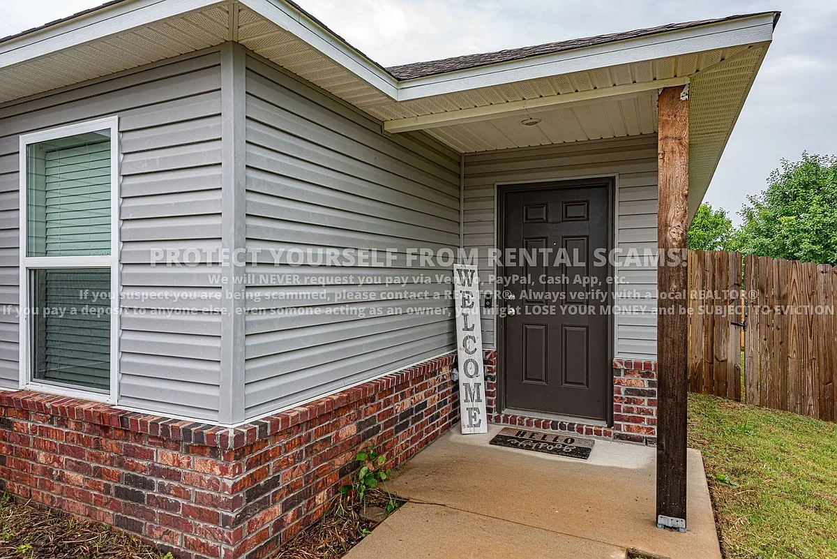 Building Photo - 968 S Brambling Ln