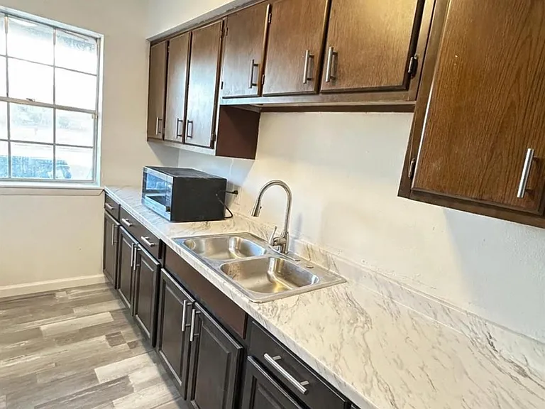 600 W Mimosa St — Photo 3