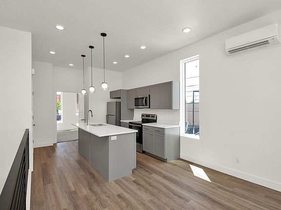 5th image of 833 W Emeril Ave