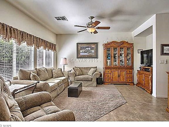 5th image of 927 Maple Pines Ave