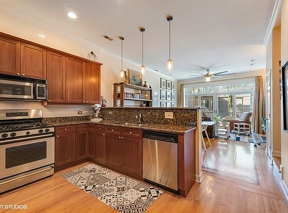2nd image of 4152 N Lincoln Ave Unit 6W