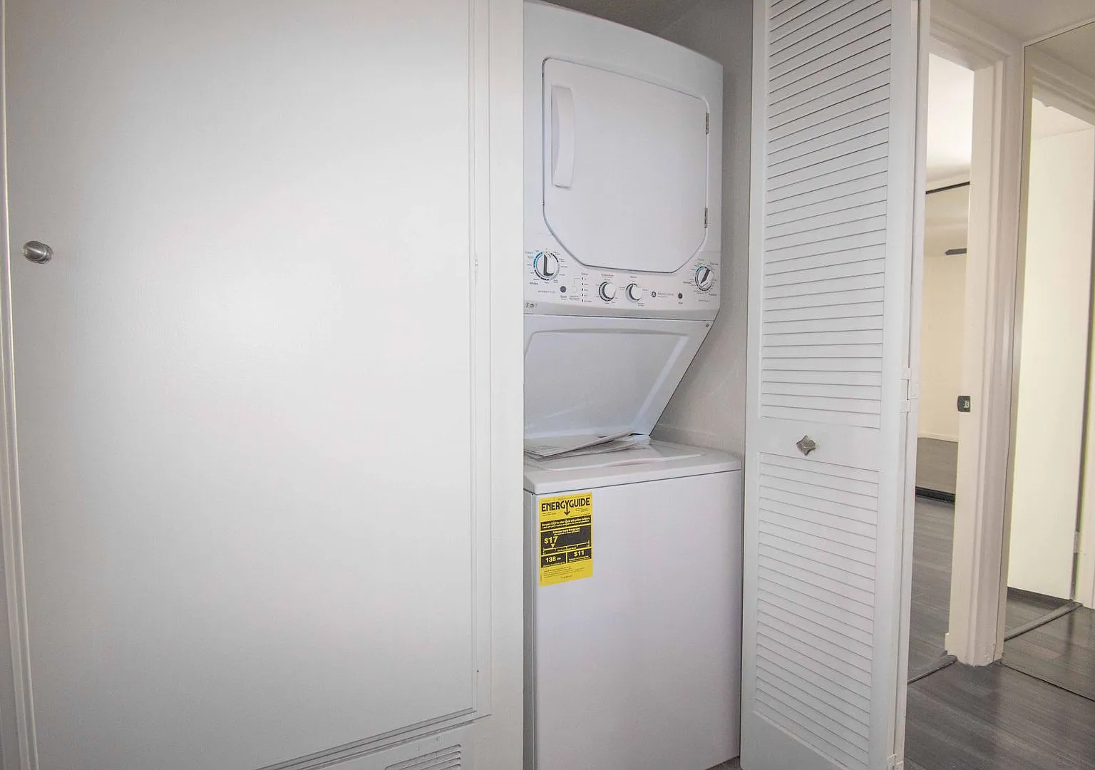 Updated North Park 2 Bedroom Home With Garage and In Unit W/D — Photo 2