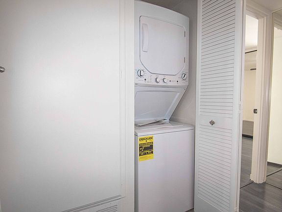 2nd image of 3744 Pershing Ave APT 4