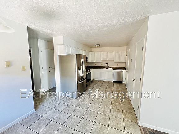 3rd image of 6063 Redlands Rd NW