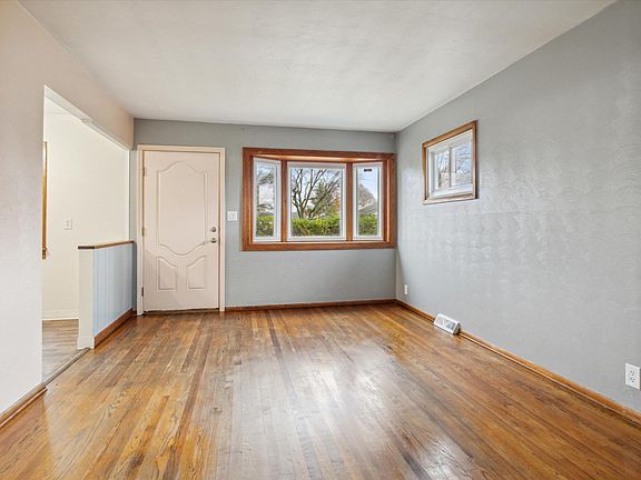 4th image of 907 Canterbury Dr