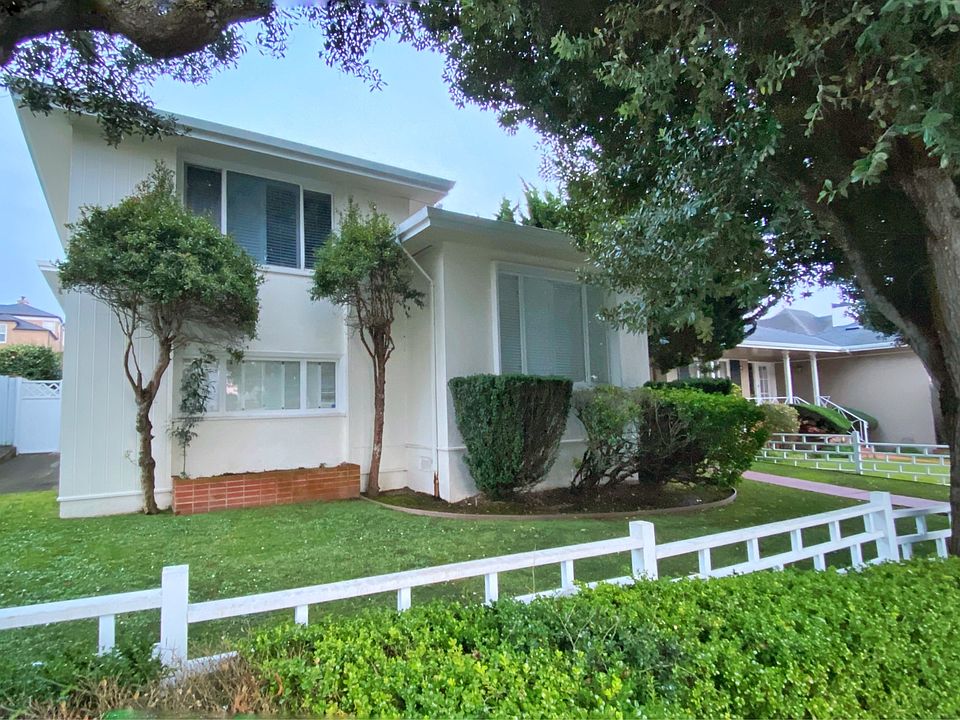 1st image of 65 Broadmoor Dr