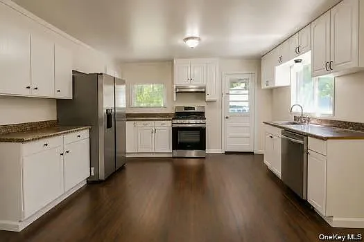 2 bed, 1.0 bath, 1024 sqft, $2,300 — Photo 2