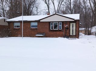 38312 Castle Dr, Romulus, MI 48174