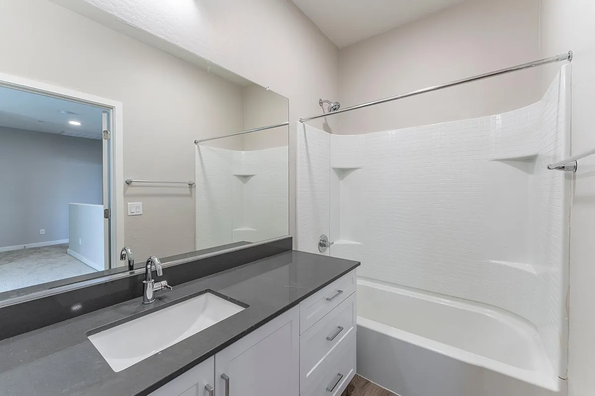 Building Photo - 432 S 32nd St #127