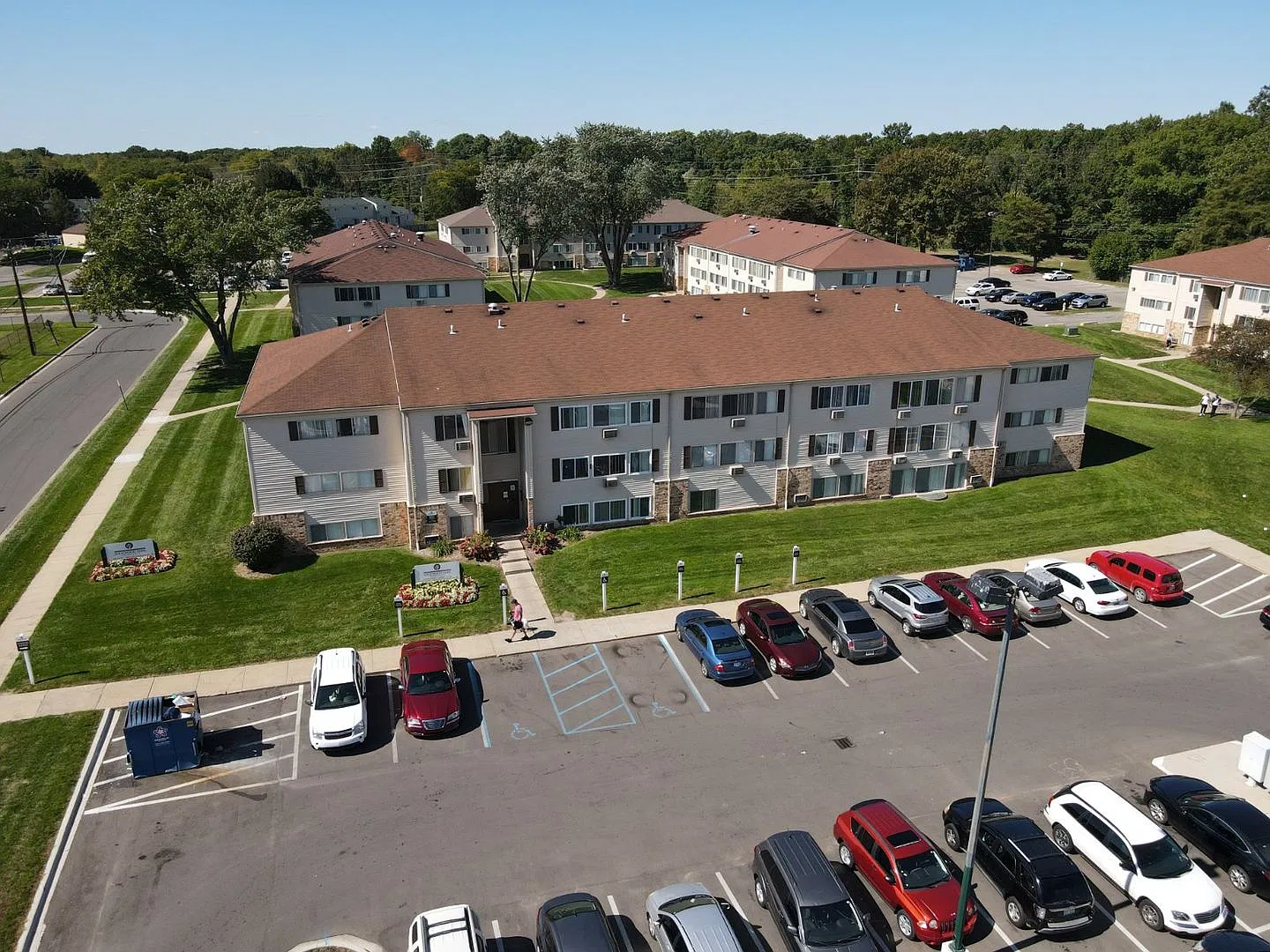 Edgewood Park Apartments — Photo 2