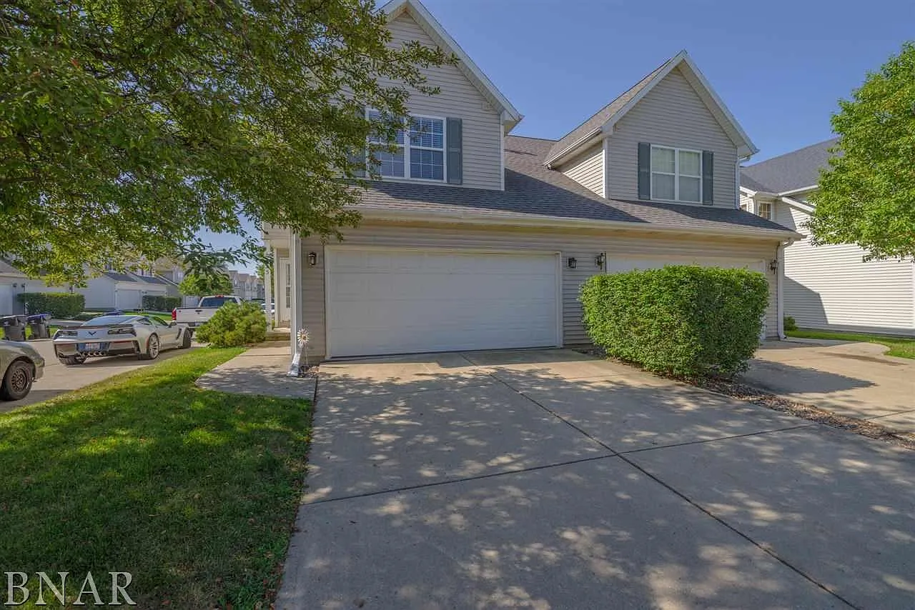 1223 Riviera Dr photo 1