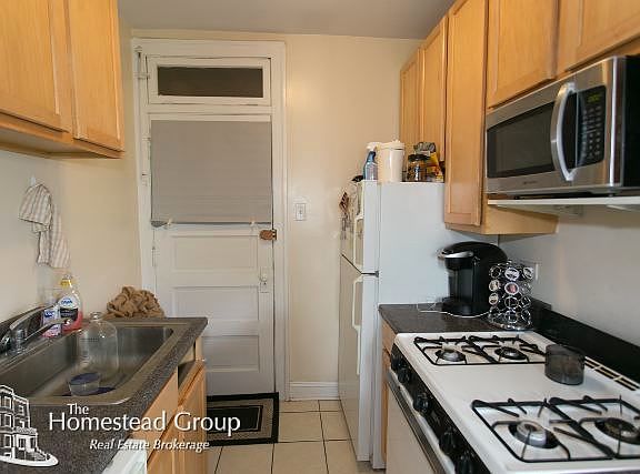 2nd image of 1253 W Henderson St #_three_