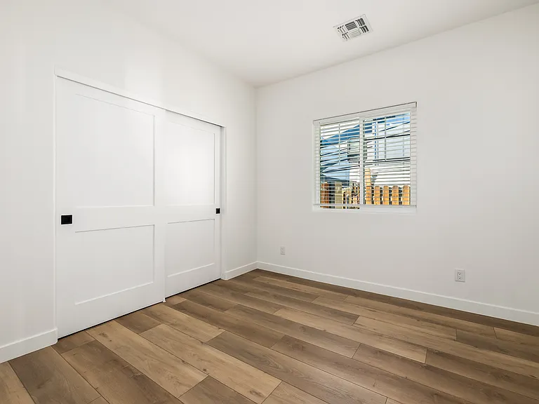 938 E Coronado Rd — Photo 50