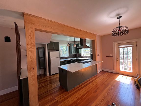 3rd image of 3343 Cardiff Ave