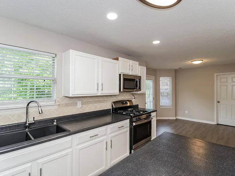 4548 White Rd — Photo 11