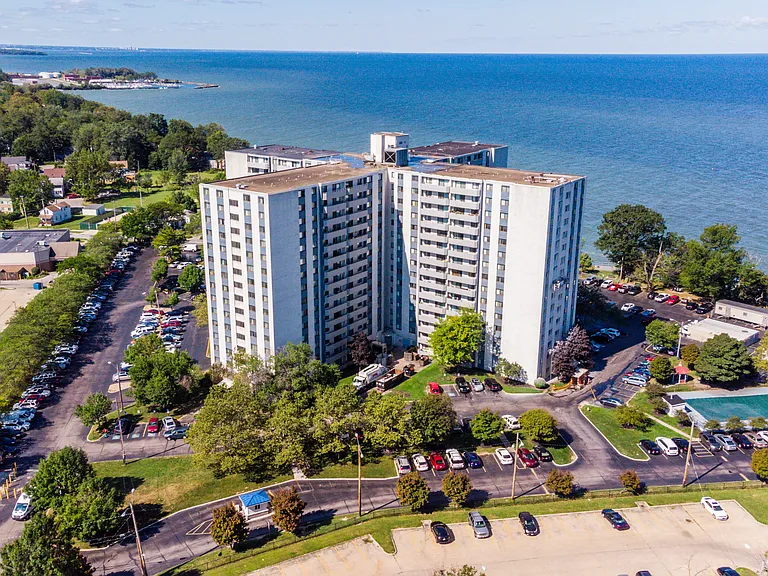 Euclid Beach Apartments — Photo 7