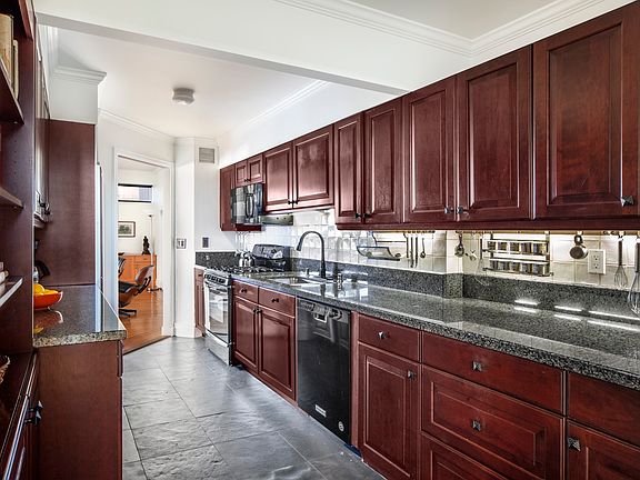 5th image of 22 W 66th St #16