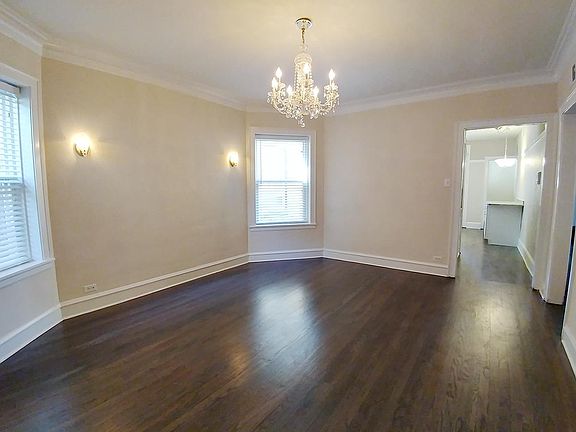 4th image of 5716 N Rockwell St #1