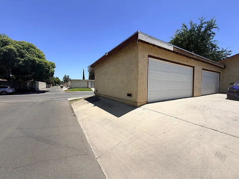 8000 N Laurelglen Blvd #B — Photo 19