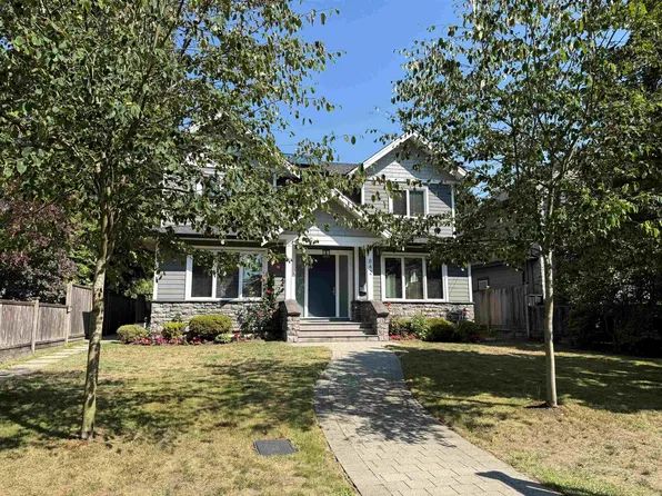 842 W 20th St, North Vancouver, BC V7P 2B4