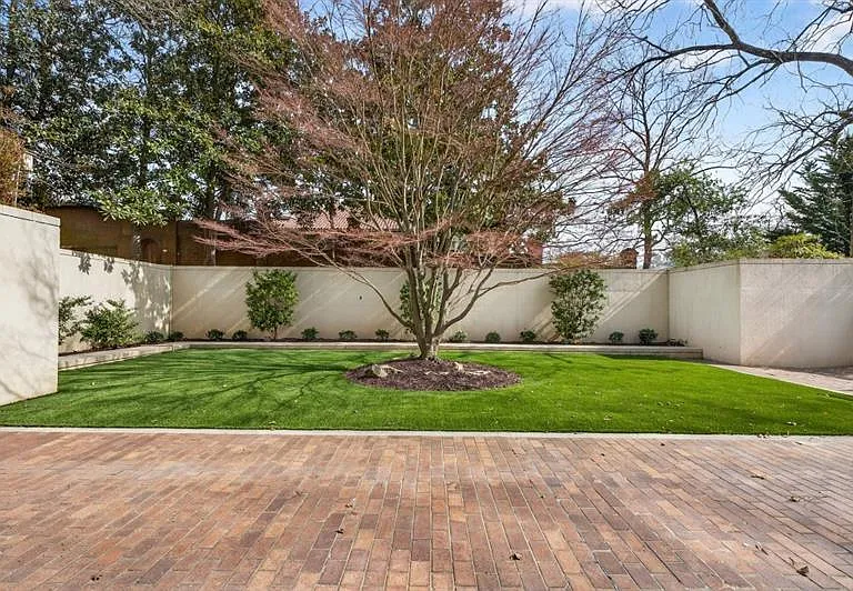 2575 Peachtree Rd NE #7E — Photo 48