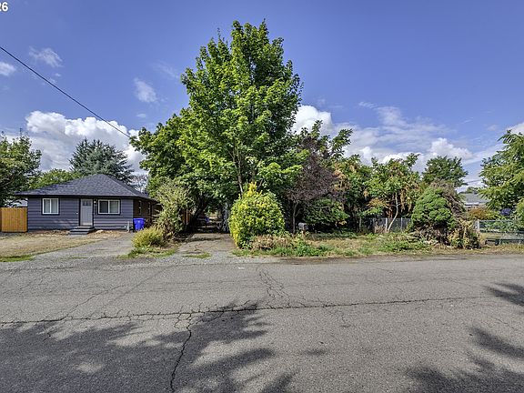 5th image of 1205 SE 151st Ave
