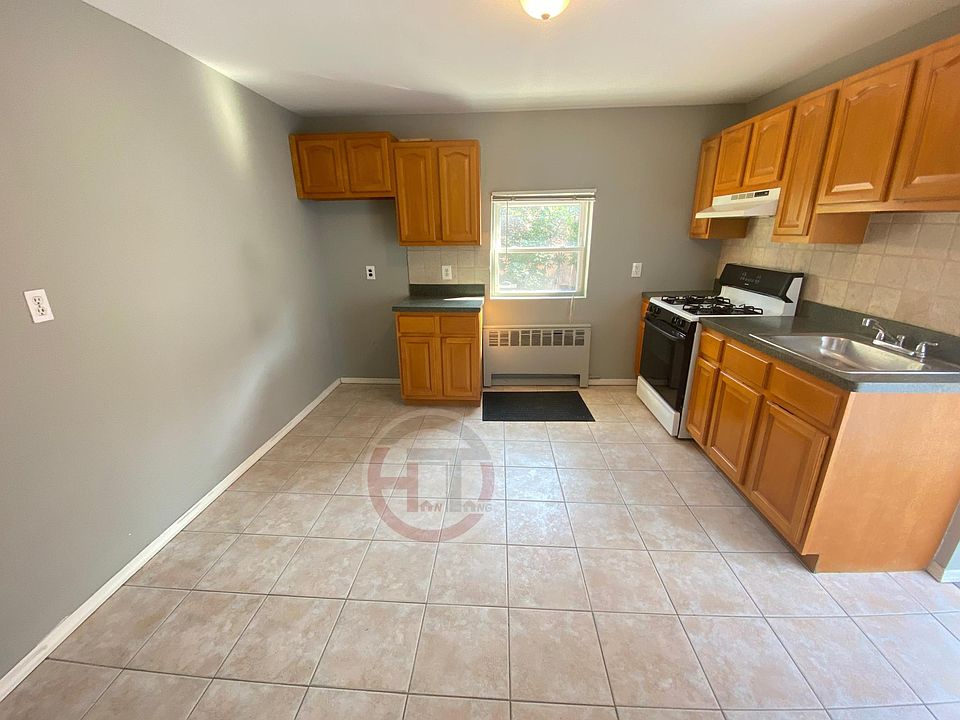 1st image of 3148 Waterbury Ave Floor 1