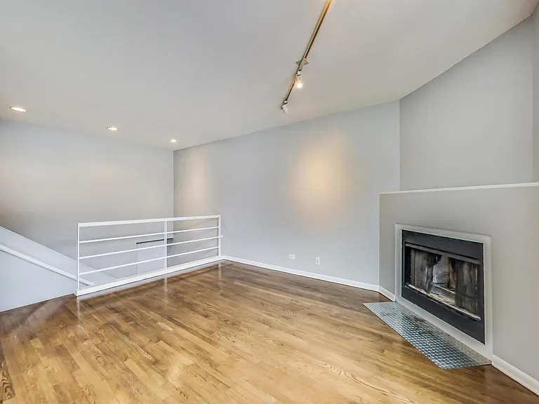 2343 N Greenview Ave #102 — Photo 6